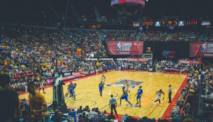 哈哈娱乐：比恩对阵西西，总决赛再度交锋，一击制胜谁属？